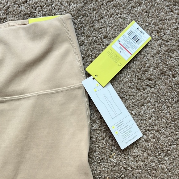 New Women's Ultra High Rise Flare Legging. Size L - Picture 2 of 3